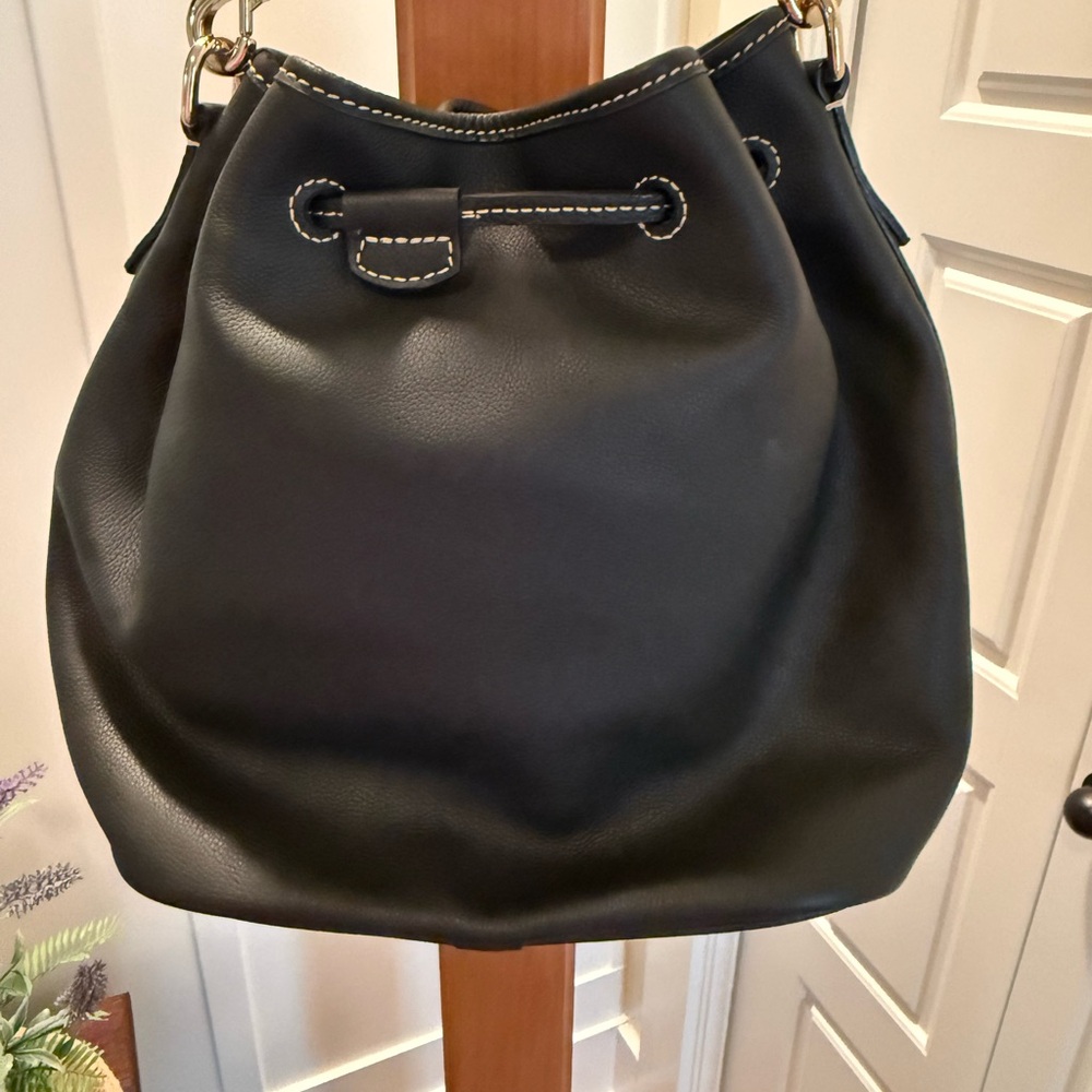 Dooney & Bourke Black Leather Drawstring Hobo with Contrast Stitching EUC - Picture 2 of 8